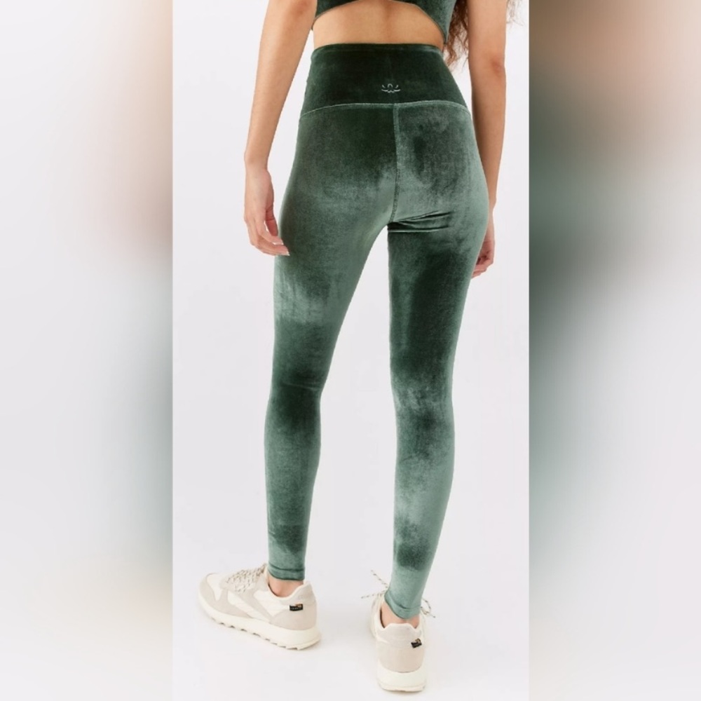 Beyond Yoga Velvet Motion High Waisted Midi Legging M